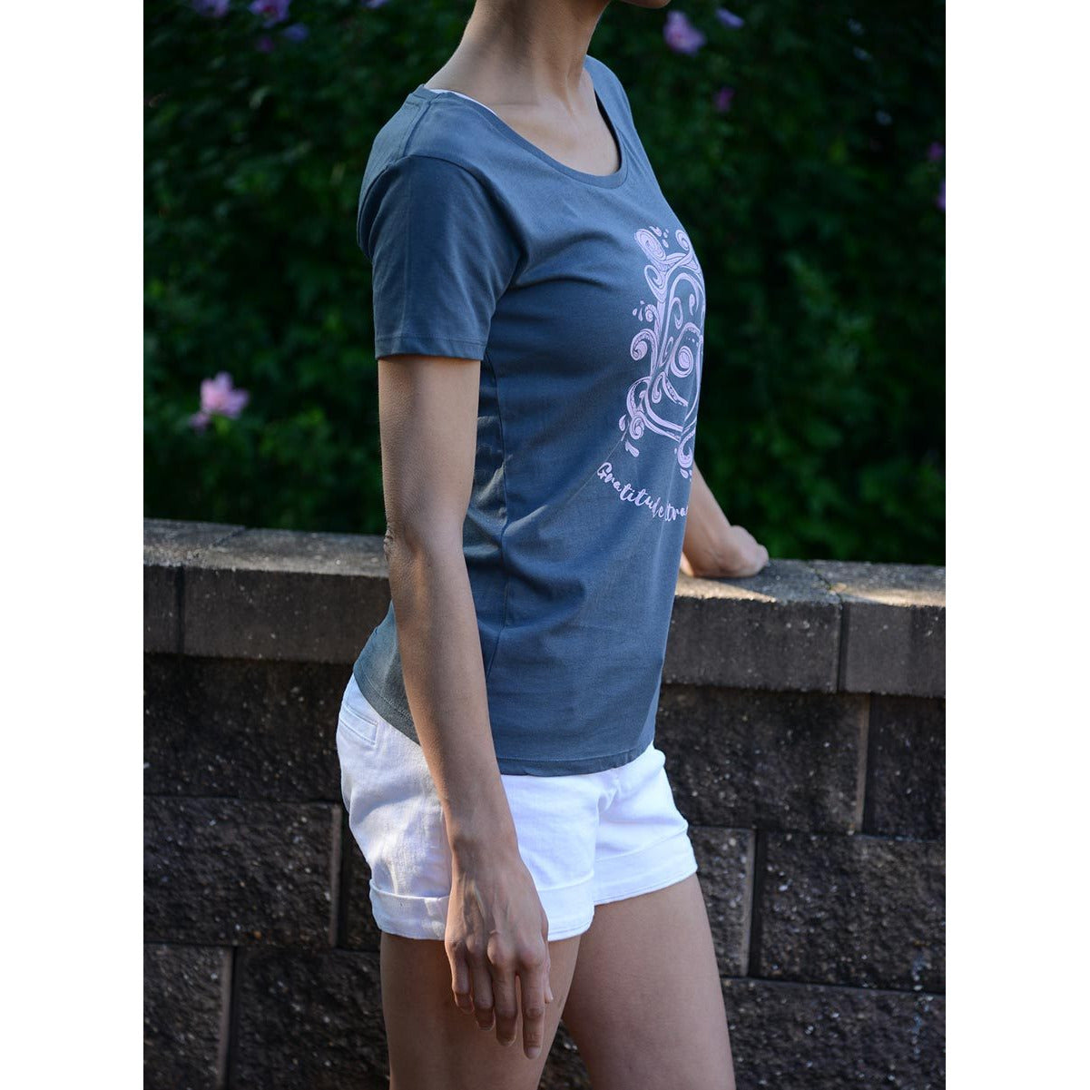 Gratitude Attracts Miracles - Women's Scoop Neck Grey Tee