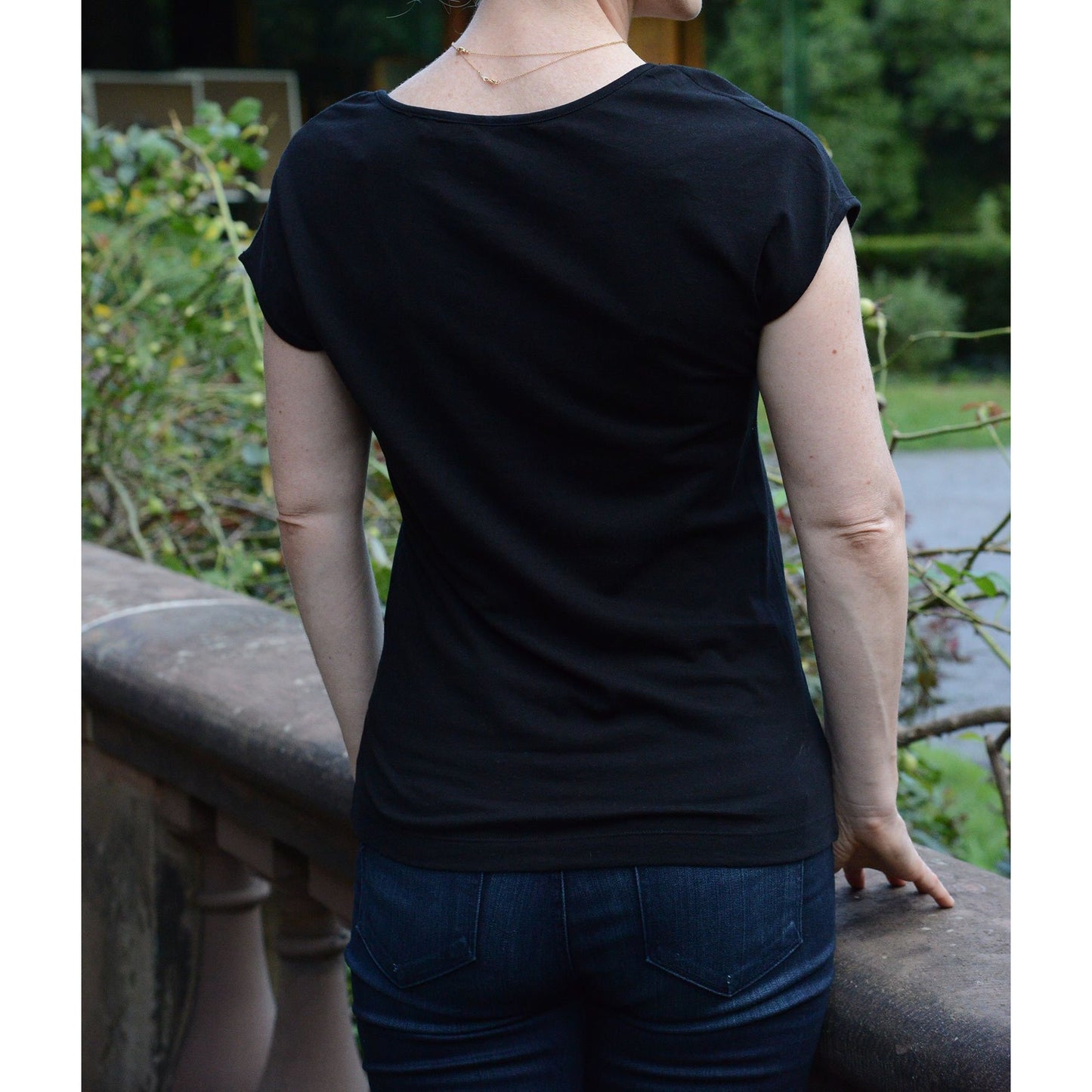 OM Life - Women's Organic Cotton V-neck - Teeminder